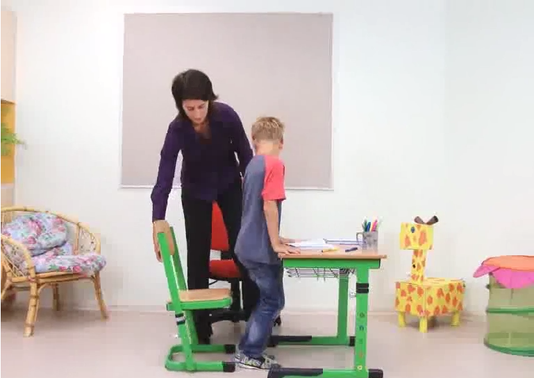 AKO VYBRAŤ SPRÁVNY STÔL, stoličku A ŠKOLskú TAŠKU